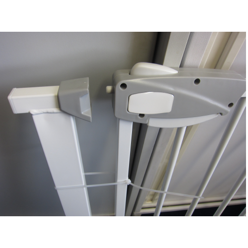 Auto-Close Baby Safety Gate YARDIN Treppenschutzgitter: Foto 4 von 4 zur Rückruf vom 30.10.2026