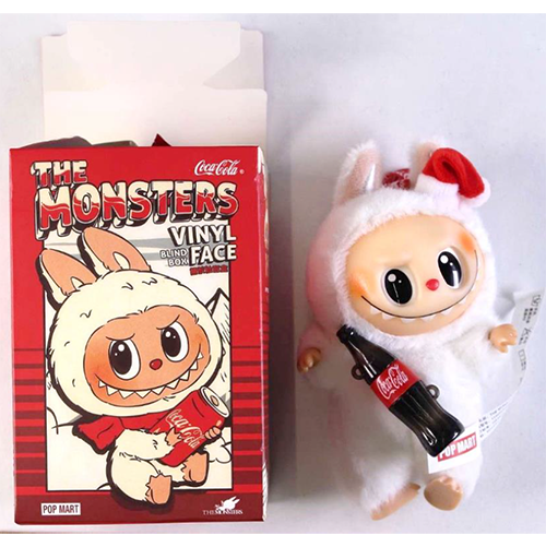 Pop Mart (COUNTERFEIT) THE MONSTERS COCA-COLA SERIES - Vinyl Face Blind Box: Foto zur Rückruf vom 23.01.2026