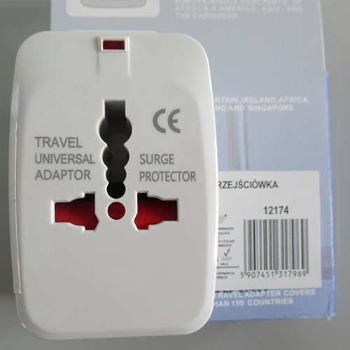 RACEL Adaptor International, Travel Universal Adaptor: Foto zur Rückruf vom 07.08.2026